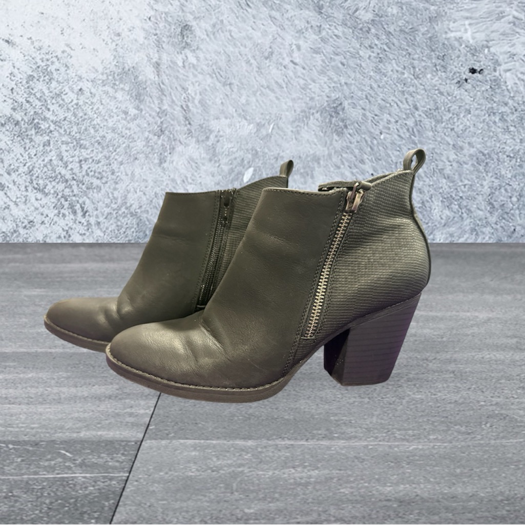 Universal Thread "Jameson" Black Ankle Boots
